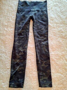 ATHLETIC - Spanx Green Camo Leggings – Medium – Excellent Condition